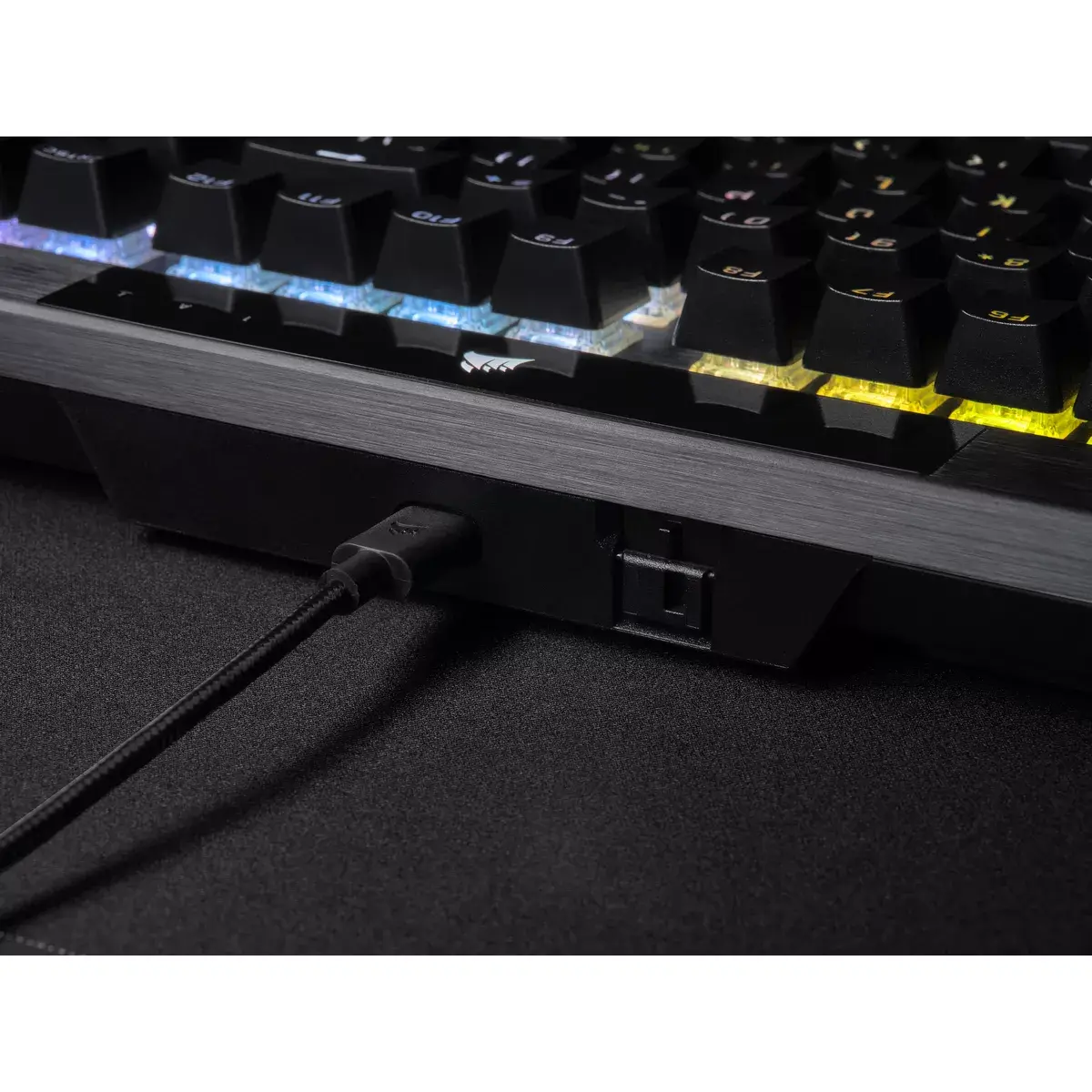 Механическая игровая клавиатура Corsair K70 RGB PRO Photo 10
