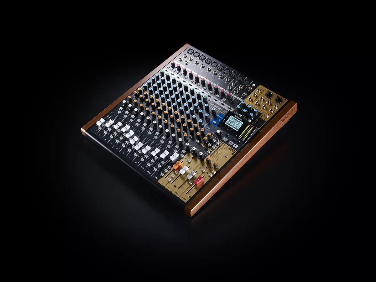 Tascam MODEL 16 audio maisītājs — 16 kanāli Photo 4