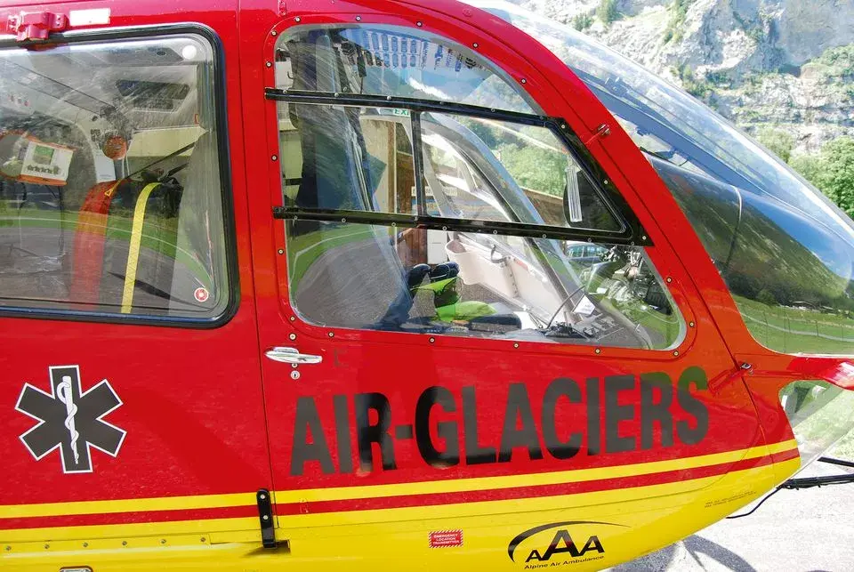 REVELL EC135 Air-Glaciers rotorcraft model 1:72 Photo 10