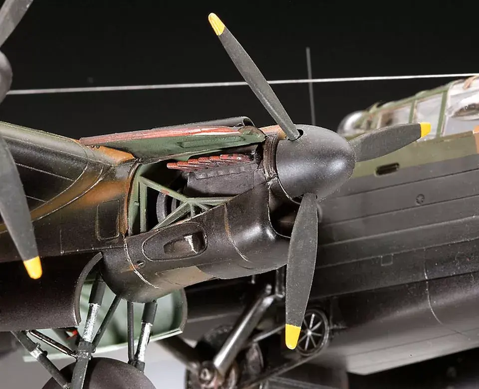 Fixed-wing aircraft model Revell Avro Lancaster DAMBUSTERS Photo 2