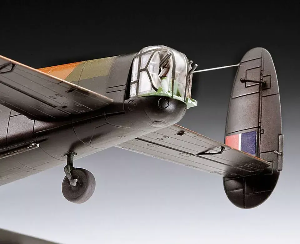 Fixed-wing aircraft model Revell Avro Lancaster DAMBUSTERS Photo 4