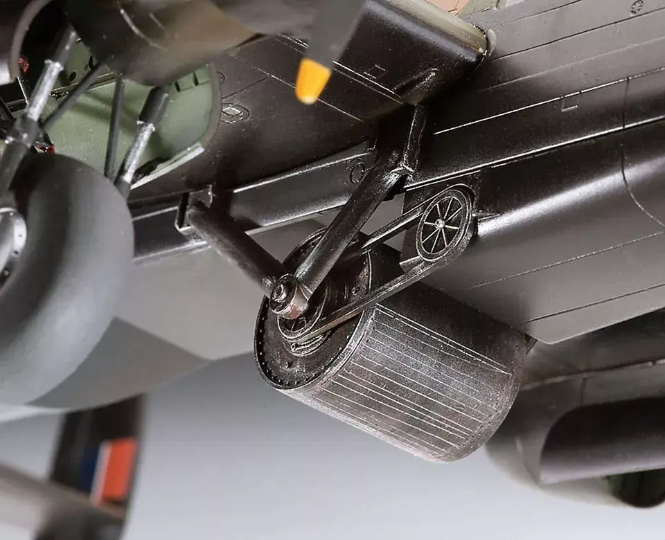 Fixed-wing aircraft model Revell Avro Lancaster DAMBUSTERS Photo 6