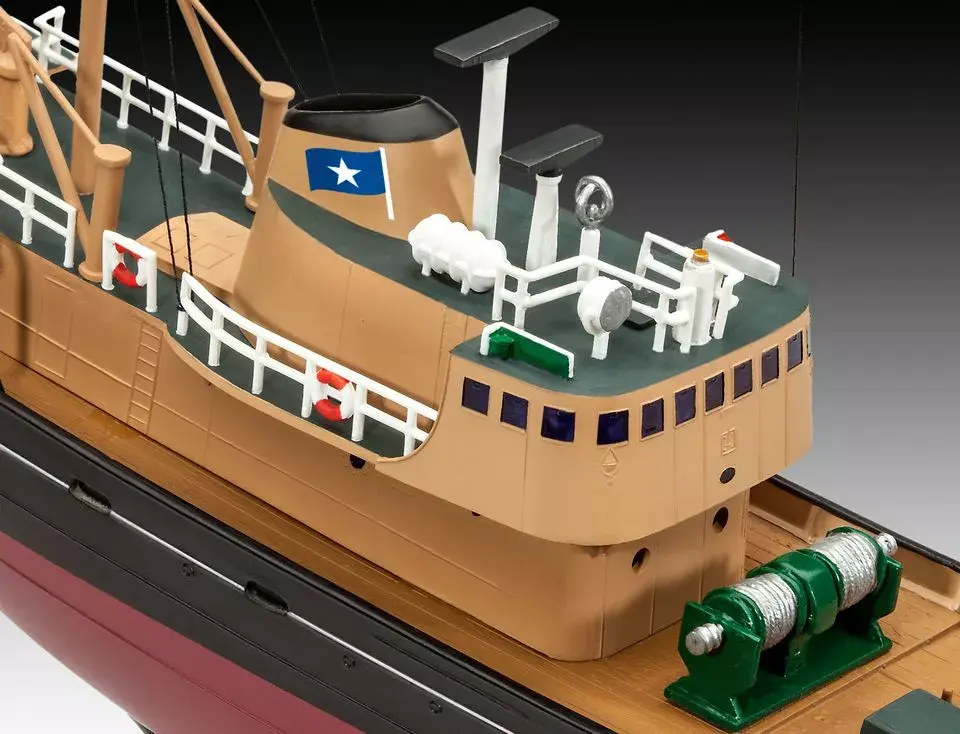 Zvejas kuģa modelis Revell North Sea Trawler Photo 2