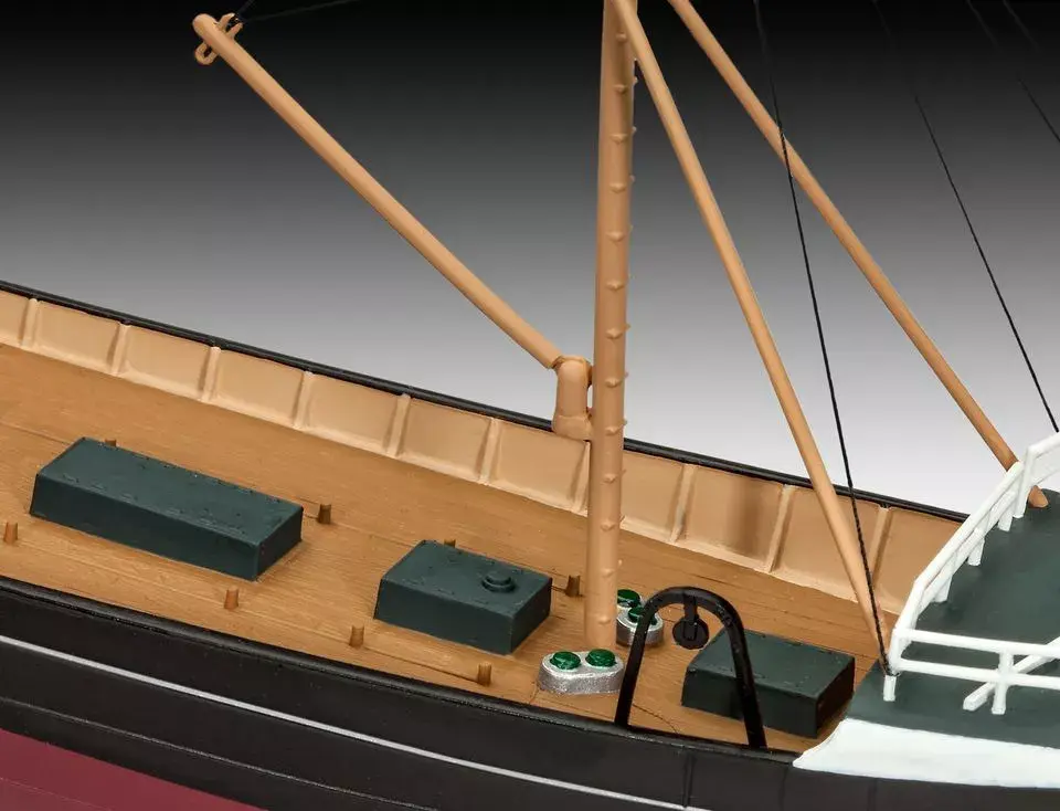 Zvejas kuģa modelis Revell North Sea Trawler Photo 4