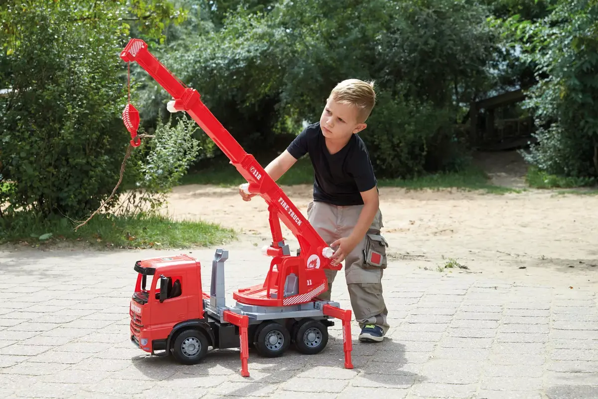 Модель крановоза Lena GIGA TRUCKS Fire Crane truck Arocs Photo 2