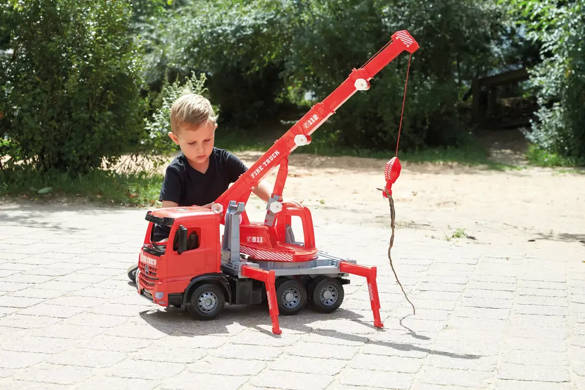 Модель крановоза Lena GIGA TRUCKS Fire Crane truck Arocs Photo 12
