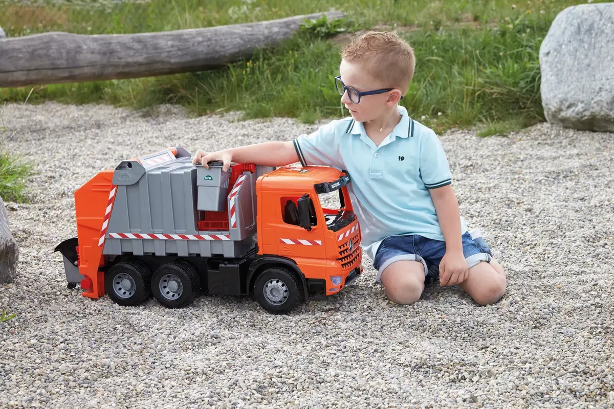 Мусоровоз Lena GIGA TRUCKS Arocs Photo 3