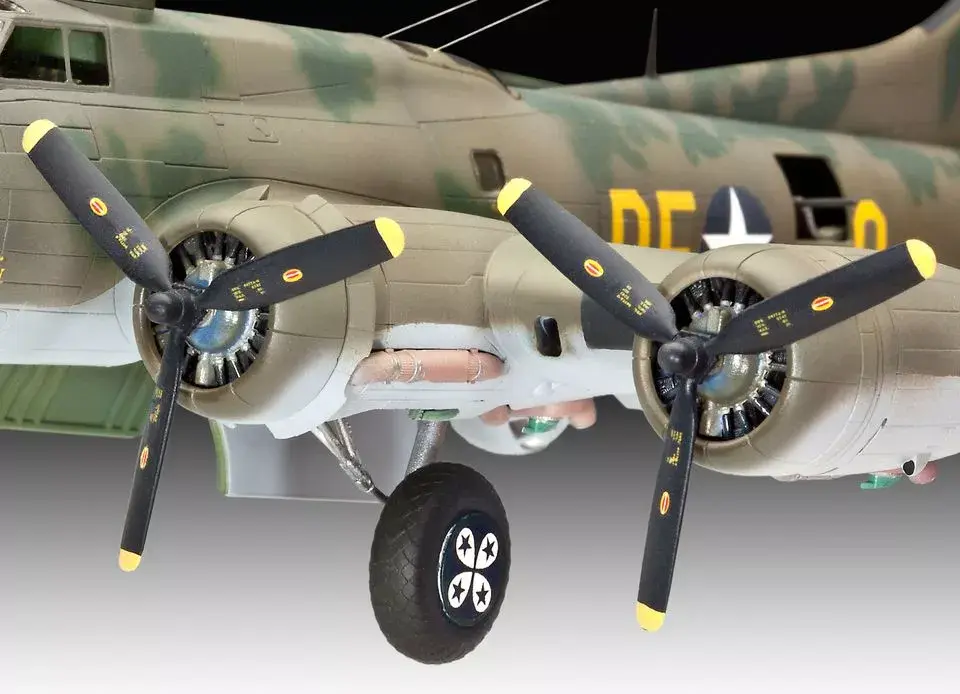 Fiksēta spārna lidmašīnas modelis Revell B-17F Memphis Belle Photo 7
