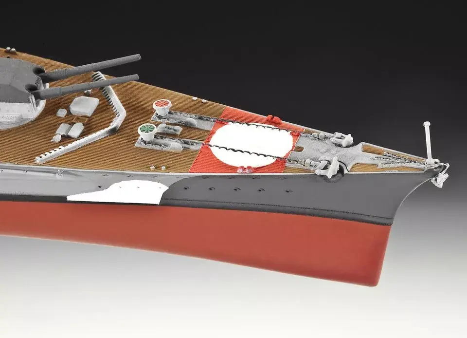 Jūras kuģa modelis Revell Bismarck Photo 2
