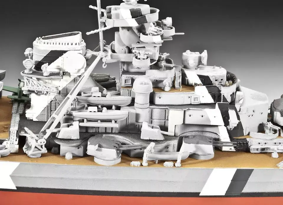 Jūras kuģa modelis Revell Bismarck Photo 4