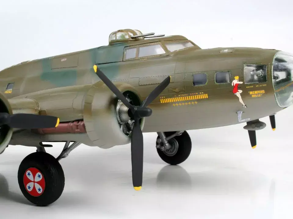 Fixed-wing aircraft model Revell 4297 Photo 2