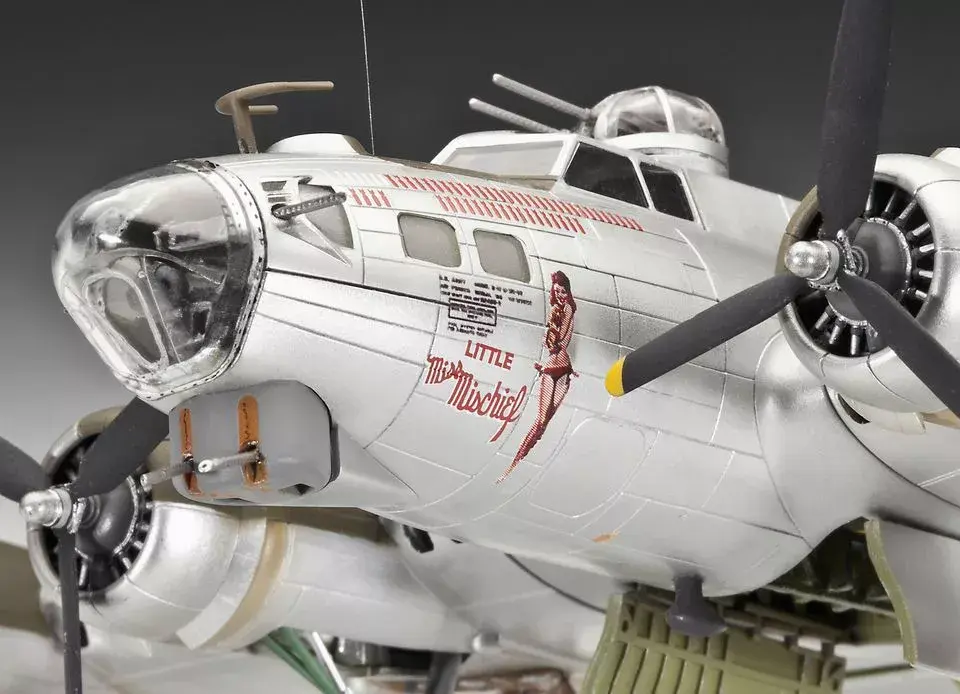 REVELL B-17G Flying Fortress model kit 1:72 Photo 4
