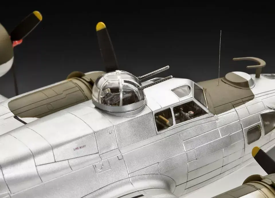 REVELL B-17G Flying Fortress model kit 1:72 Photo 7
