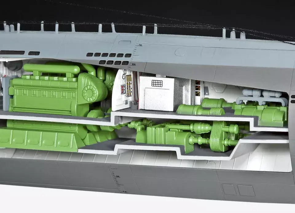 Submarine model Revell U-Boot Typ XXI U 2540 &Interieur Photo 3
