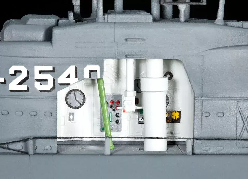 Submarine model Revell U-Boot Typ XXI U 2540 &Interieur Photo 4