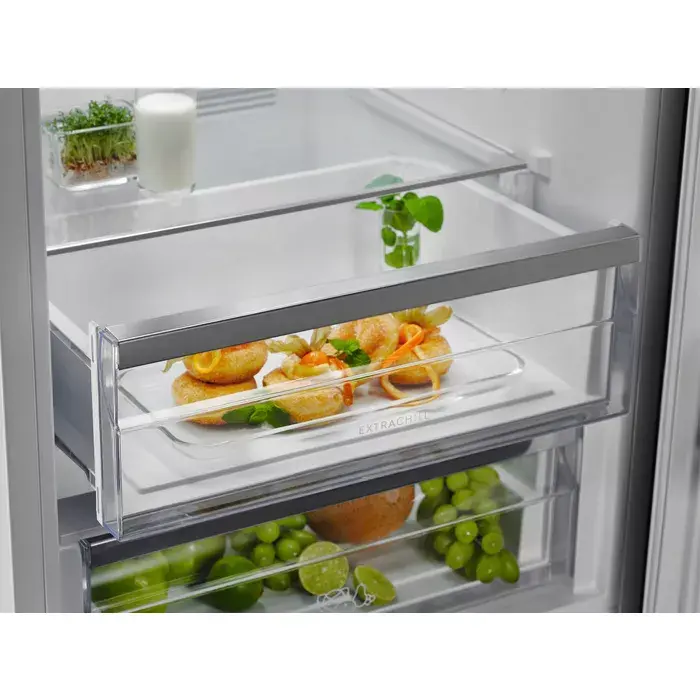 Холодильник Electrolux LNC7ME32X3 Photo 3