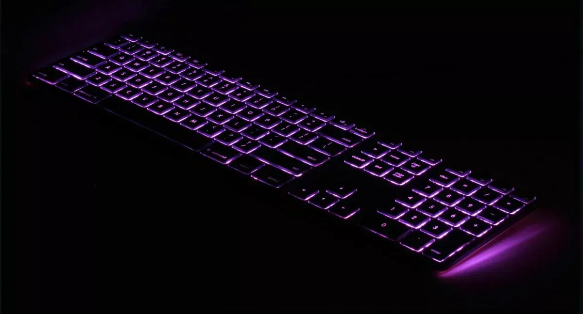 Matias FK318LS-UK алюминиевая клавиатура Mac с RGB Photo 8