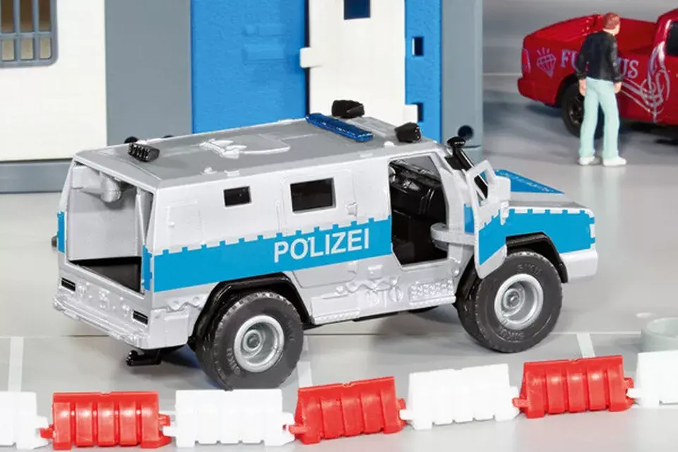 Policijas automašīnas modelis Siku Rheinmetall MAN Survivor R Photo 6